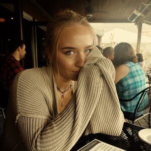 Meet your Posher, Chloe